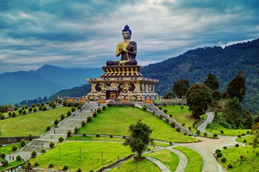 Experience Serenity and Adventure with the Best Pelling Tour Package