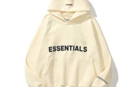 Unisex Essentials Hoodie for a Relaxed, Casual Look